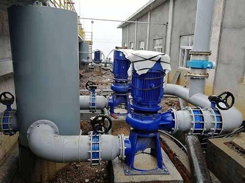 不銹鋼真空引水罐現(xiàn)場安裝圖